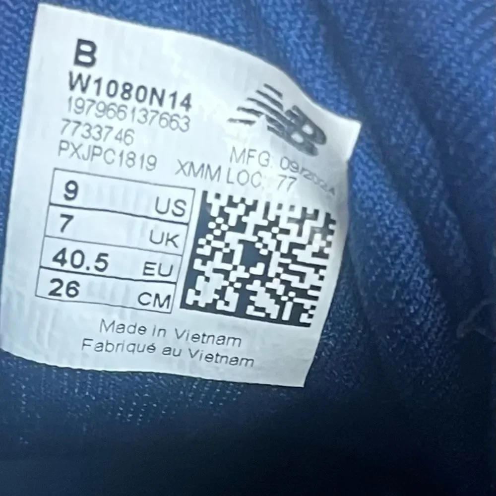 New Balance Women's Navy and Peach Athletic Shoes - Picture 9 of 9